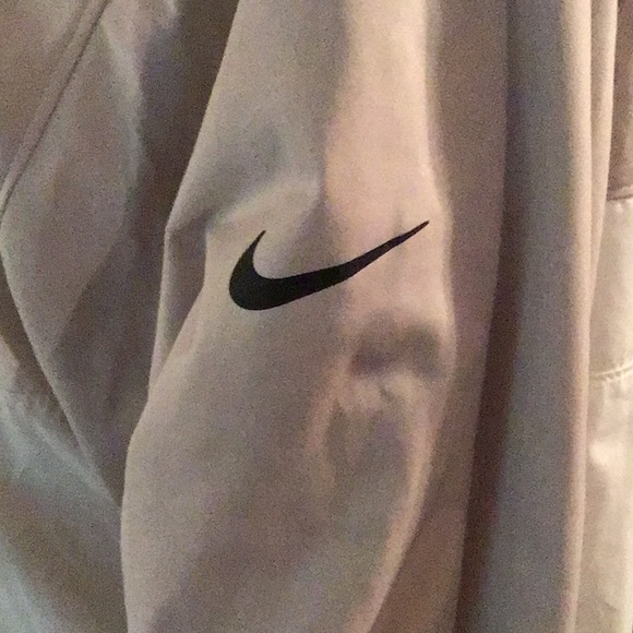 Nike - Picture 2 of 4